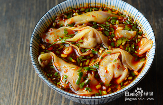 热气腾腾的红油抄手