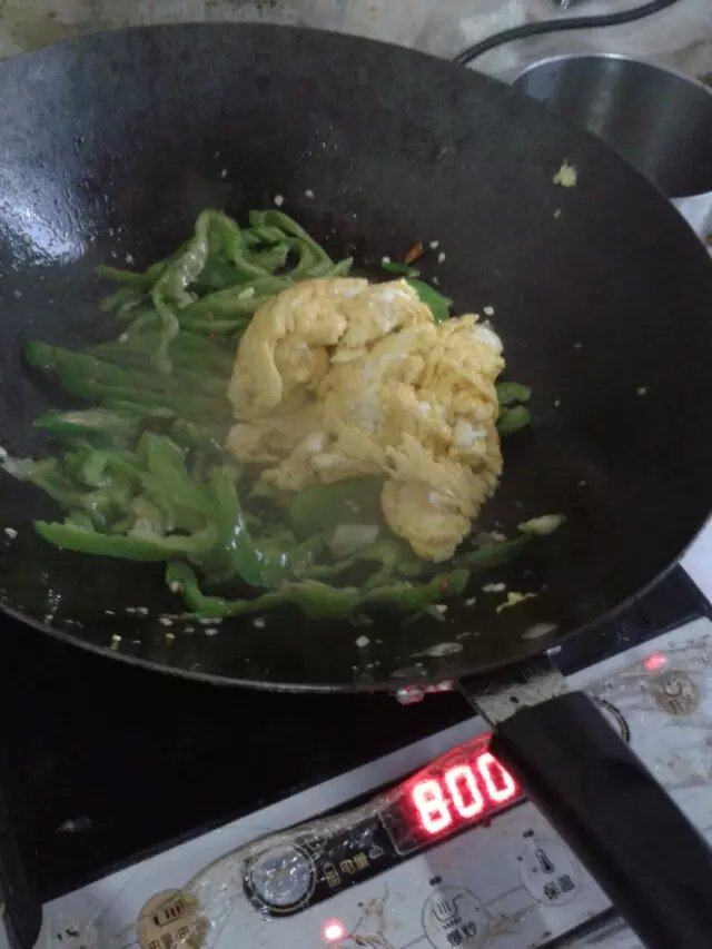简单的青椒炒鸡蛋，我来教你怎么做！