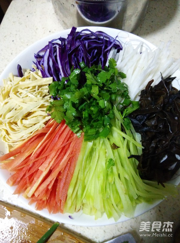 六色素拌菜的做法