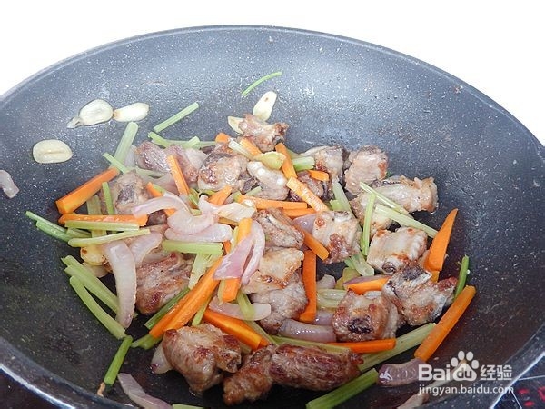 家常干锅排骨的烹饪方法