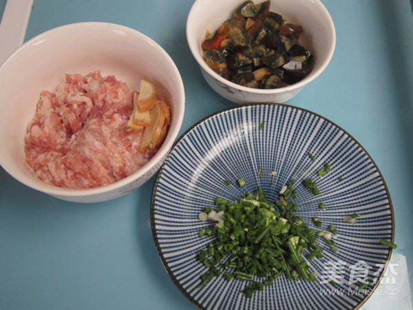 砂锅皮蛋瘦肉粥