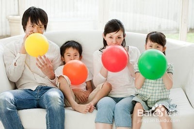 如何处理好与孩子关系：[1]培养良好亲子关系