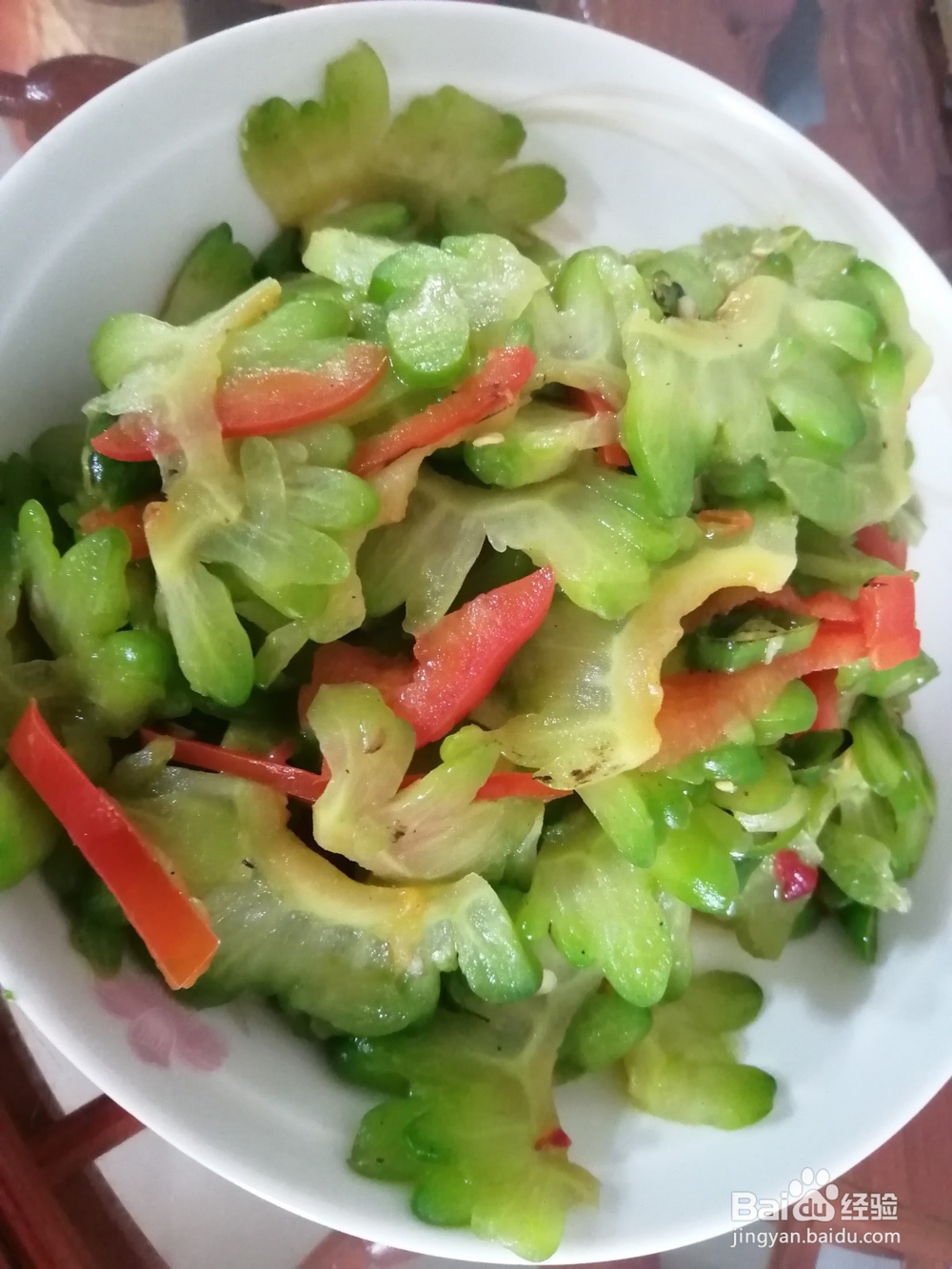 极味家常菜:双色椒素炒苦瓜