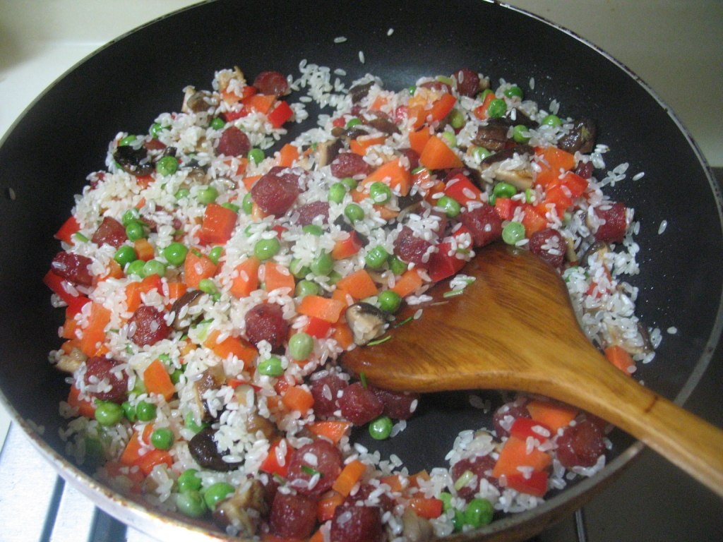 香菇腊味煲仔饭怎么做，我教你啊
