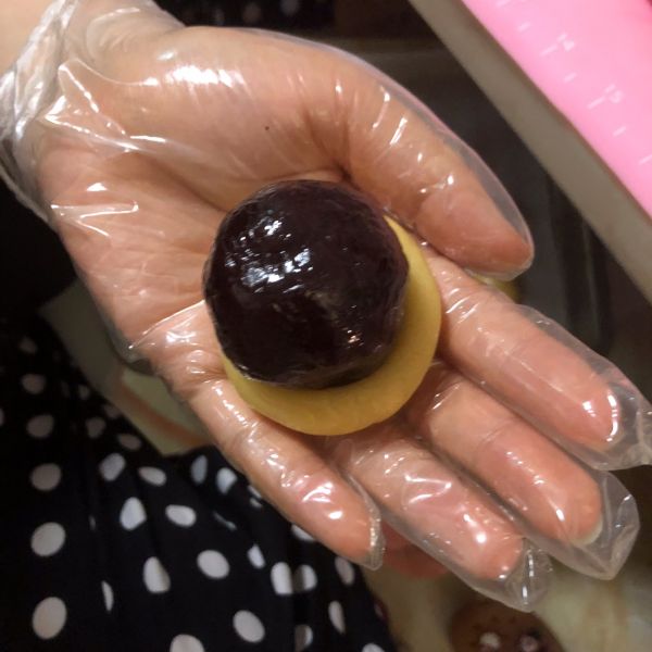 蛋黄豆沙广式月饼(75克)