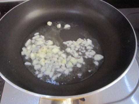 蛋香蒜茸芹菜,看上去很营养很美味