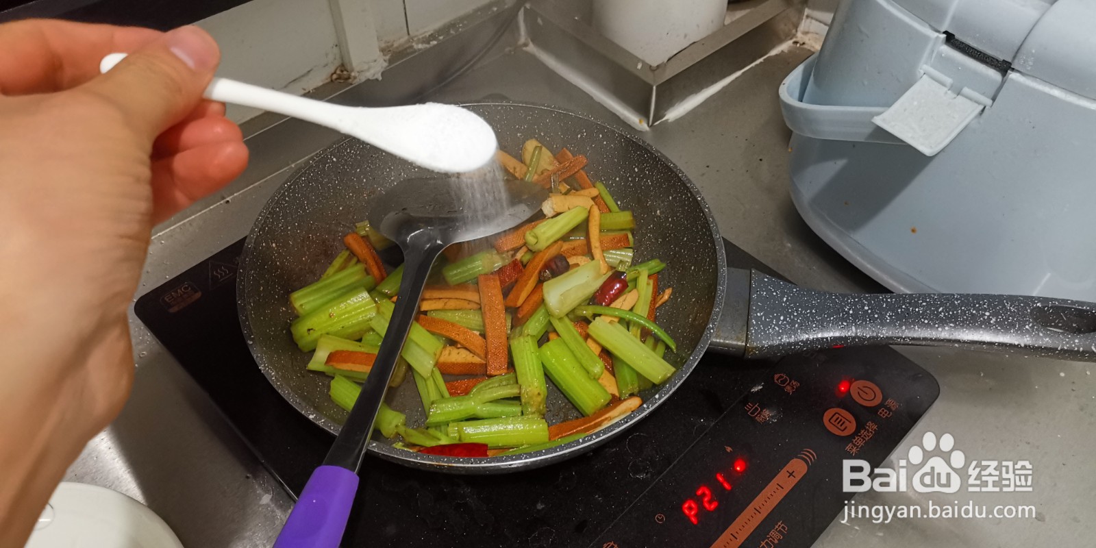 芹菜炒香干的做法
