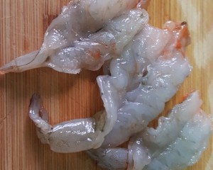 如何做出好吃的番茄菠萝虾球