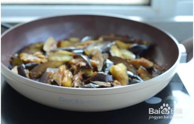 香软绵滑,酱香浓郁的酱烧茄子