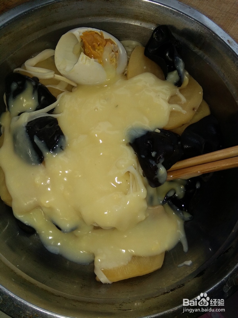 烤鸭蛋稀豆粉拌面