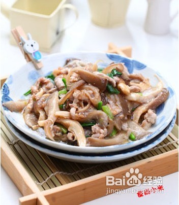 菠菜炒平菇的做法