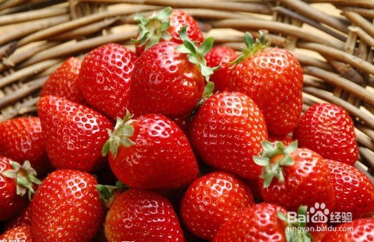 清爽可口草莓班戟小甜点