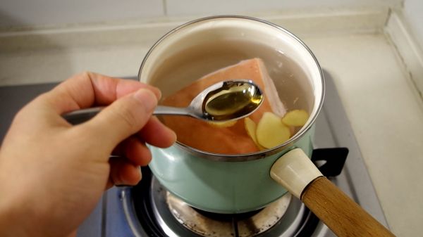 家常青椒回锅肉