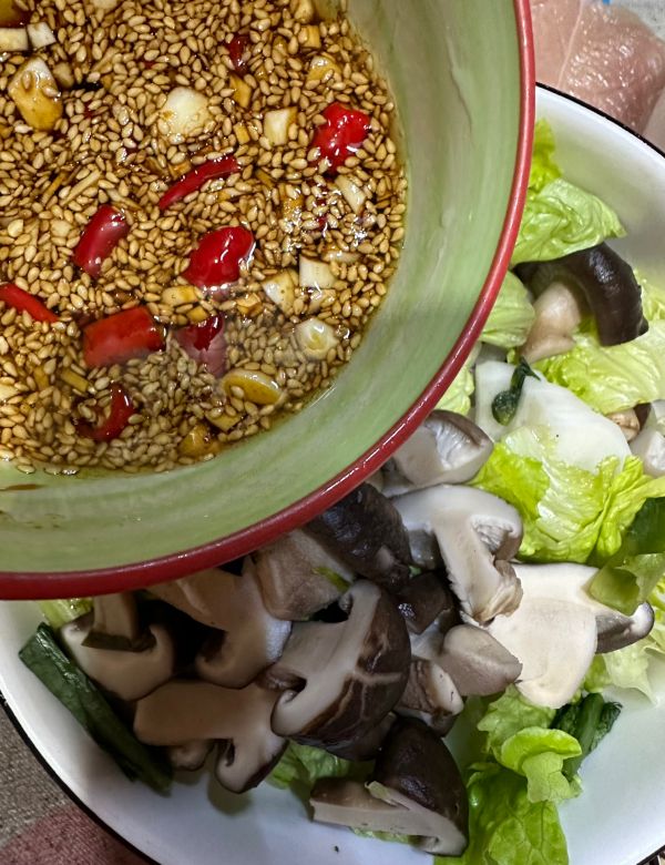 凉拌素菜减脂香菇油麦菜好吃到爆减脂