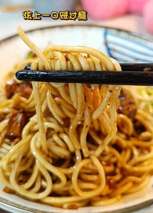 周末轻松早餐炸酱面