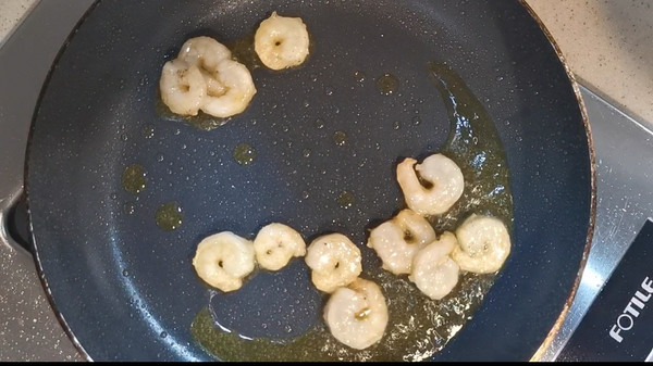 时蔬马蹄炒虾仁