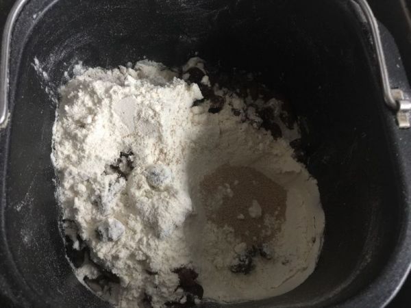 葡萄黑裸麦面包