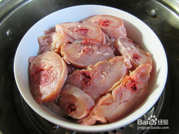美味腊鸡腿蒸洋芋艿