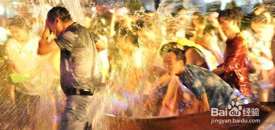 被故意泼水怎么处理