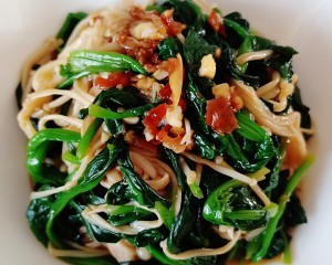 食补佳品金针菇拌菠菜的做法