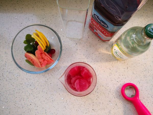 莓莓果果气泡饮