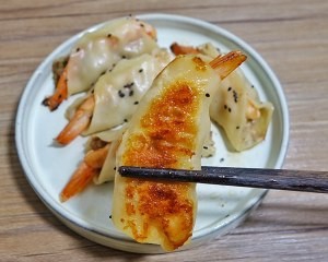 酥酥脆脆的鲜虾锅贴