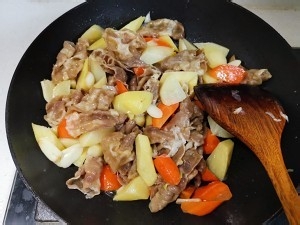 土豆炖肥牛的做法