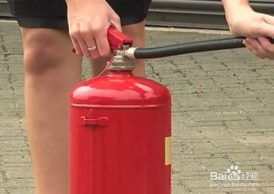 灭火器的正确使用方法
