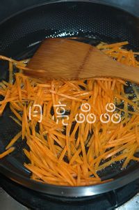 一人餐桌－－鲜蔬鸡丝面