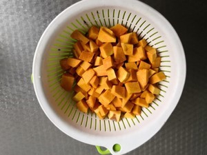 制作南瓜小米粥