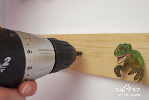 教你用宝宝玩具和小木块制作有趣的玄关挂钩