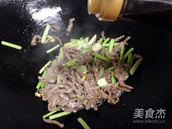 芹菜炒牛肉的做法