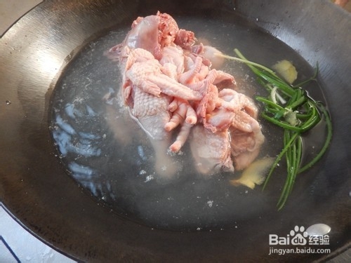 冬季多喝汤防燥：双耳鸡汤