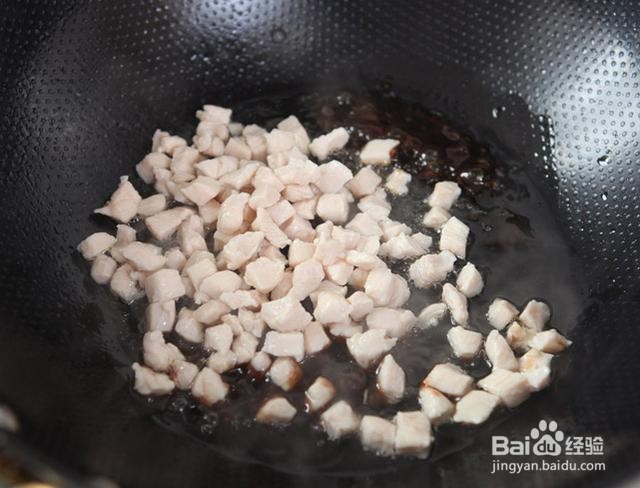 蘑菇炒鸡丁的做法