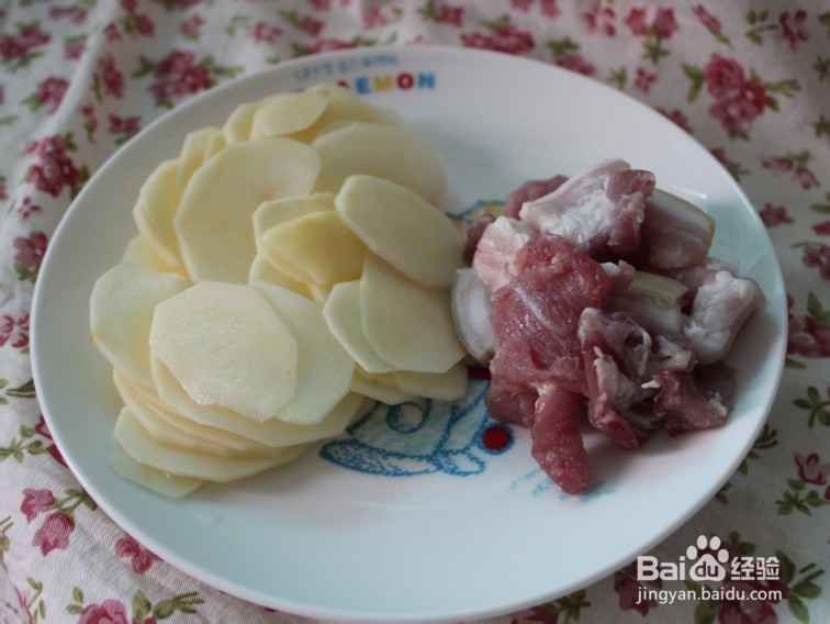 五花肉炒土豆