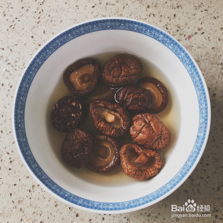 一个人做红烧香菇冬瓜
