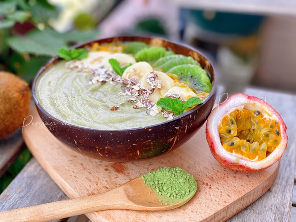 低碳减脂奇异果牛油果思慕雪