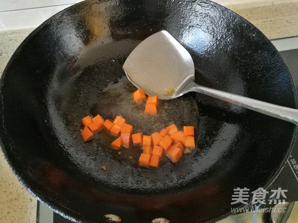 秋葵胡萝卜炒肉丁