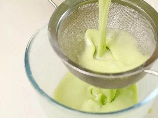 斑斓榴莲班戟怎么做？