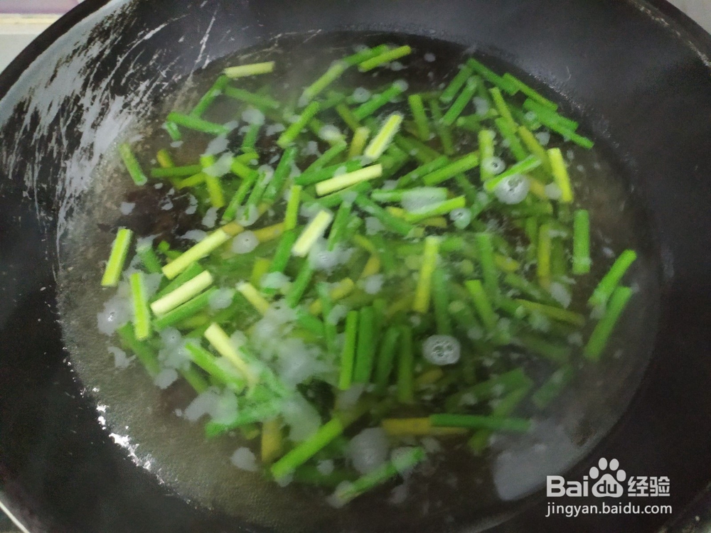 制作鸡蛋炒木耳蒜薹的攻略