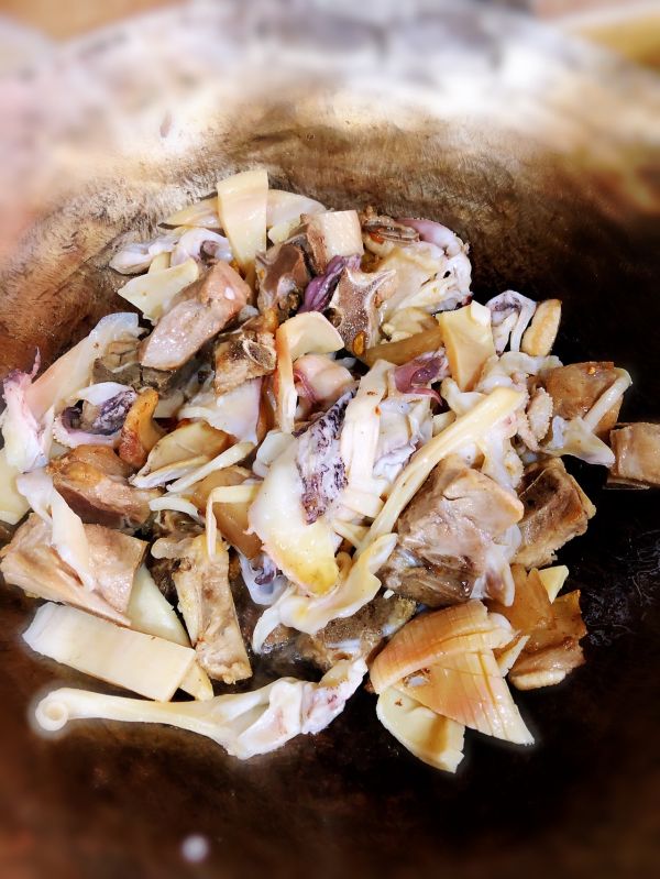 鲜墨鱼烧排骨和墨鱼干烧肉