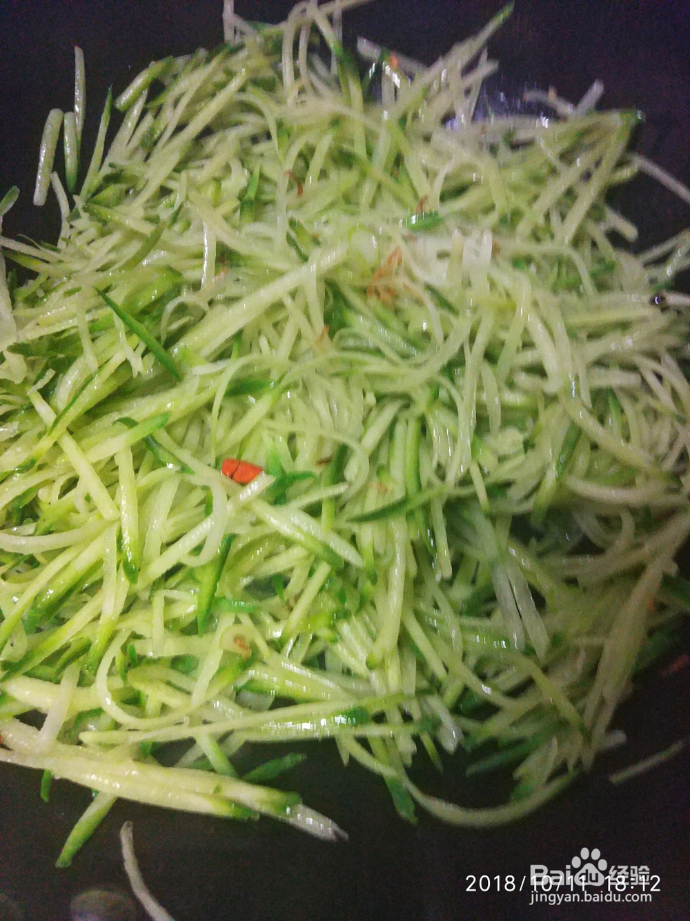 一个人做萝卜丝鲜贝