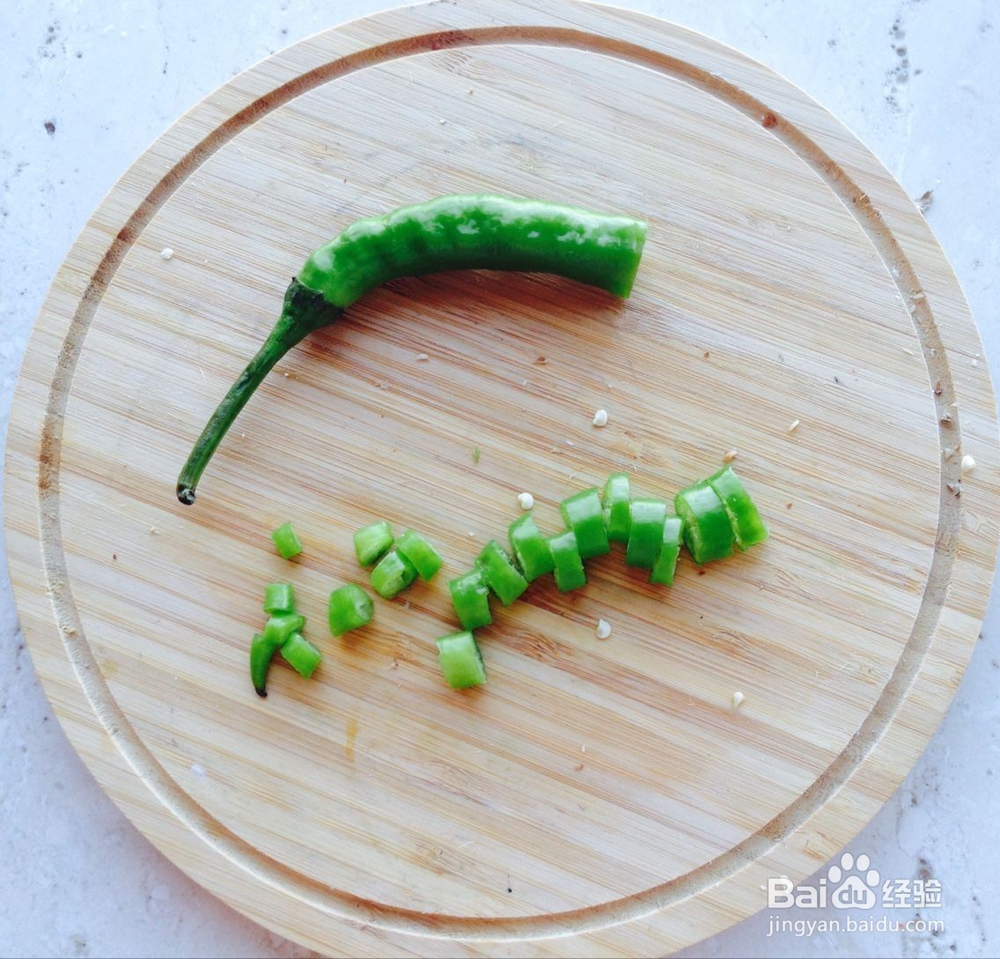 怎样做凉拌杭椒土豆粉呢？