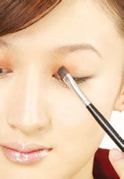 眼妆的画法_非主流眼妆画法_两种最易学眼妆画法