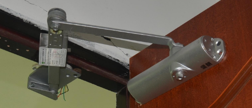 关门器如何调节图解