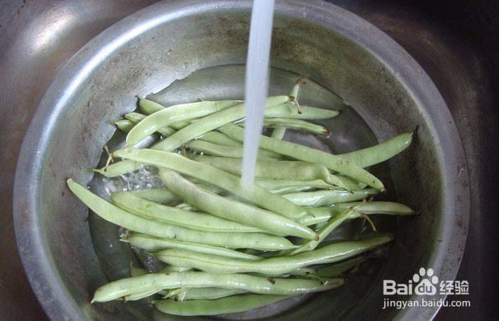 如何教孩子学会清洗和切四季豆