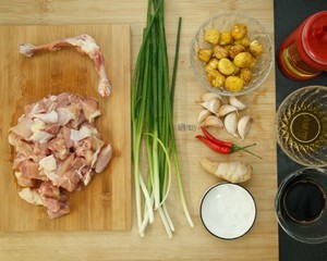 板栗烧鸡的做法