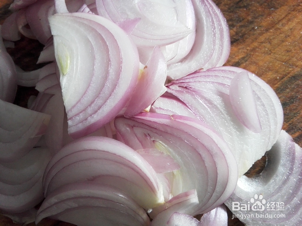 鸡蛋炒洋葱如何做(家常快速圆葱和鸡蛋怎样炒)