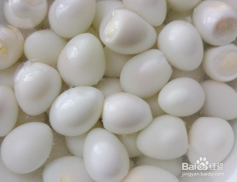 红烧肉烧鹌鹑蛋的做法