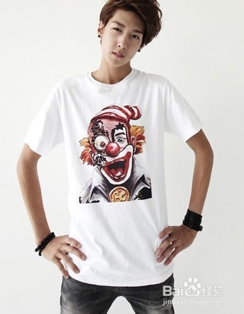 白色t恤衫的搭配方案